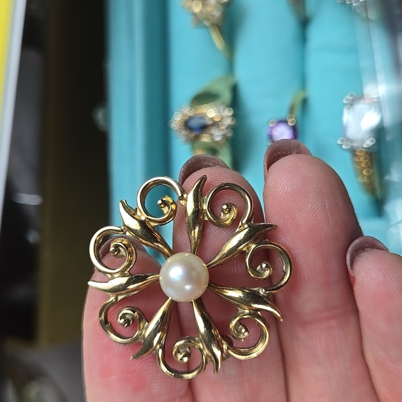 12K GF Elegant Gold Tone Pearl Brooch - Picture 6 of 6